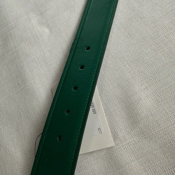 Gucci Emerald Belt with Gold Emblem - Picture 6 of 6